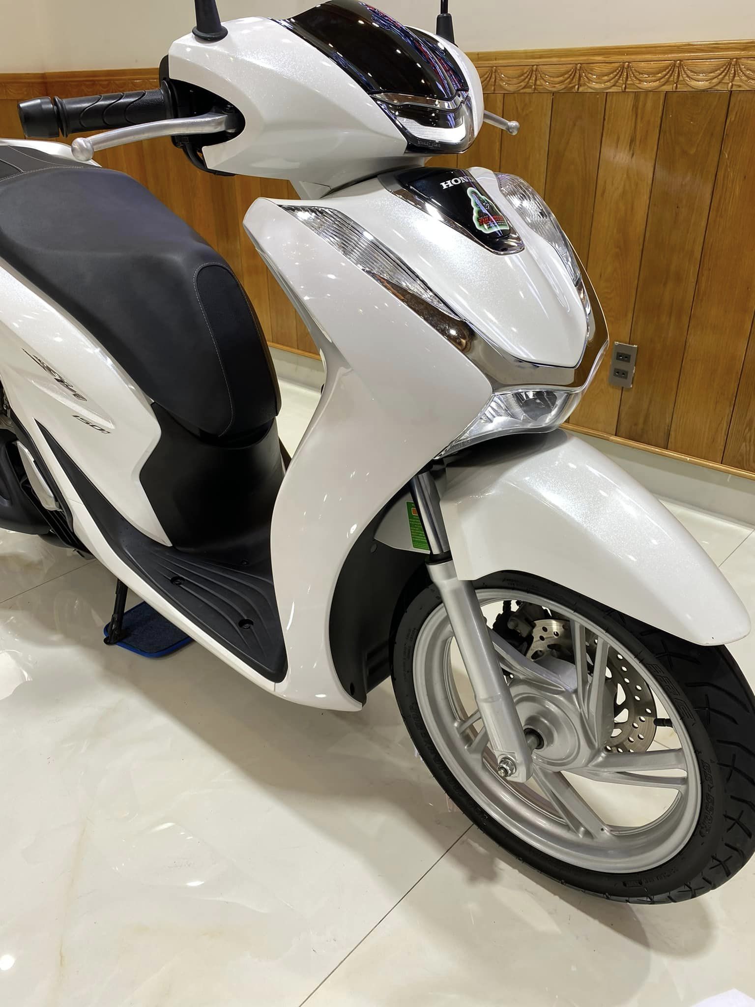 Honda SH 150i ABS  Thay đổi thiết kế hiện đại kết hợp truyền thống